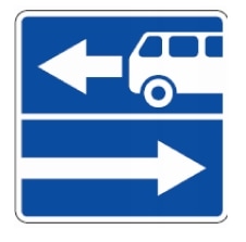 525. Įvažiavimas į kelią su eismo juosta maršrutiniam transportui