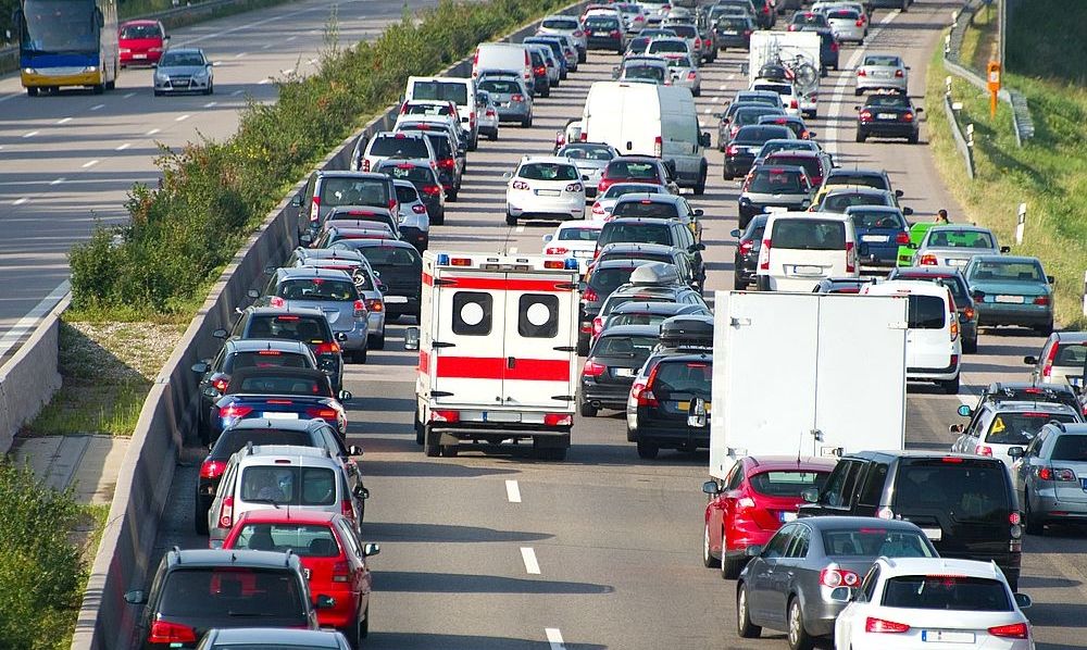 Kaip ir kada reikia praleisti policijos, greitosios ir kitas specialiąsias transporto priemones?