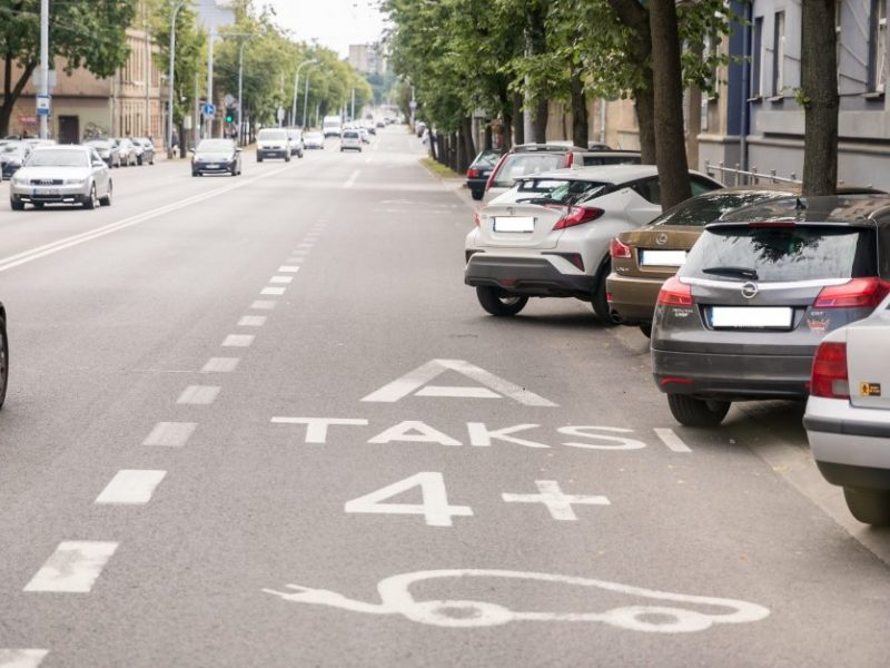 Kada ir kam leidžiama važiuoti A, A+, 4+, elektromobilių juosta?