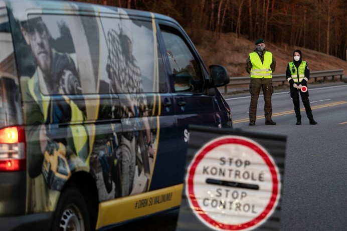 Ką daryti stabdant pareigūnui?