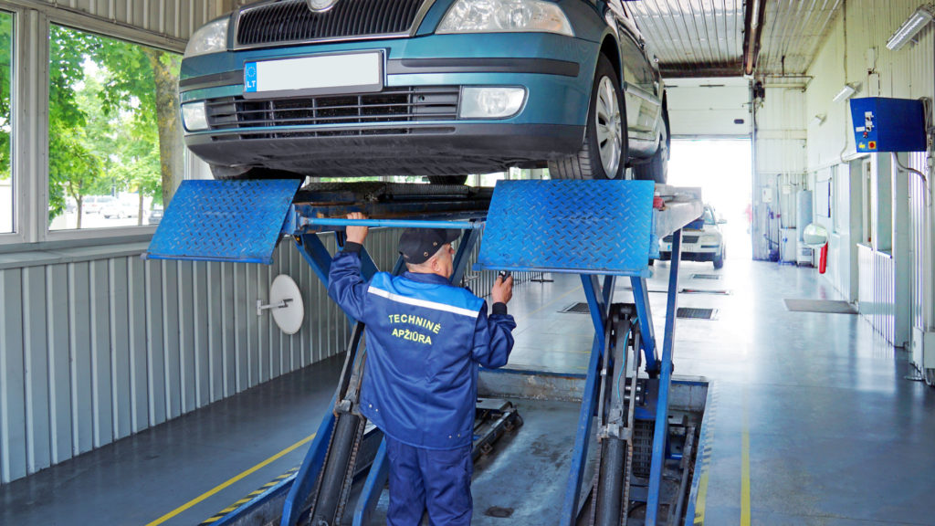 Ką daryti neturint technines apžiūros, ar dėl to atimamos teises?