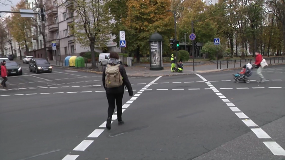 Ar saugu eiti įstrižine pėsčiųjų perėja?
