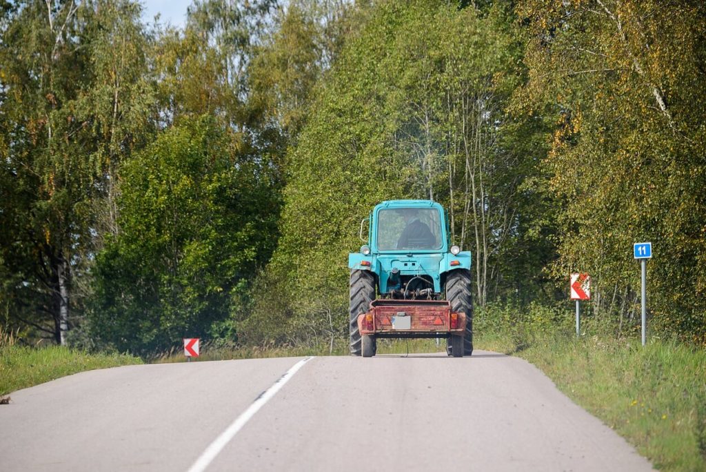 Kaip važiuoti pasivijus lėtai važiuojantį transportą?