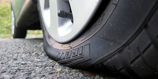 Ką daryti sprogus padangai?