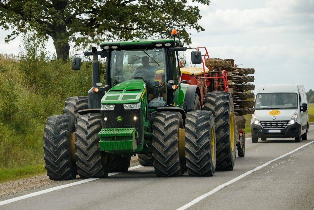 Lenkimas per istisine linija bauda.