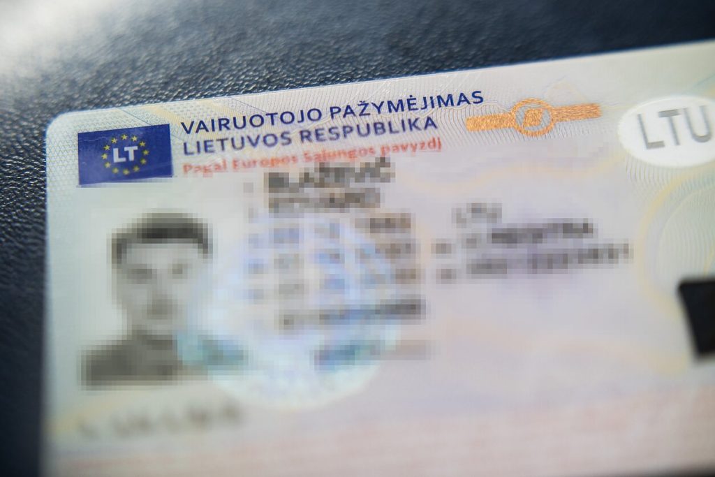 Suklastoti vairuotojo pažymėjimai