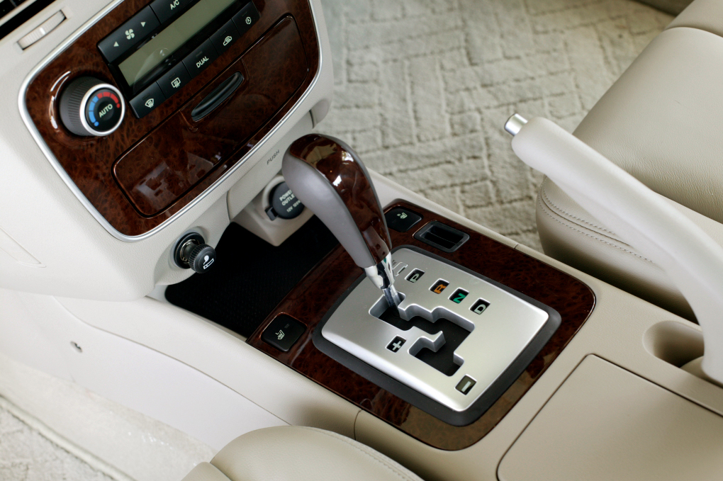 Kokia yra tinkama praktika stovint su automatine greičių dėže?