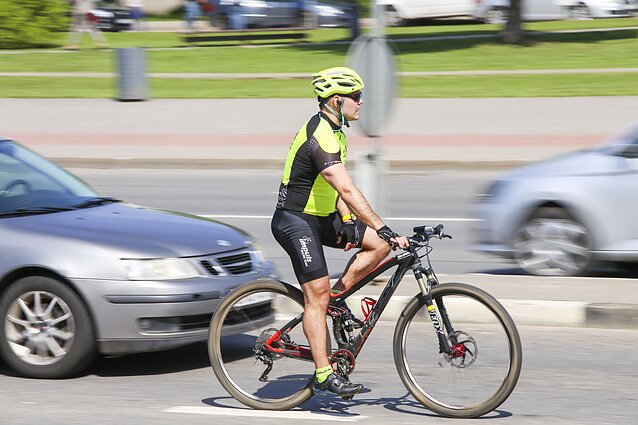 Kaip išvengti avarijų, važiuojant dviračiu?