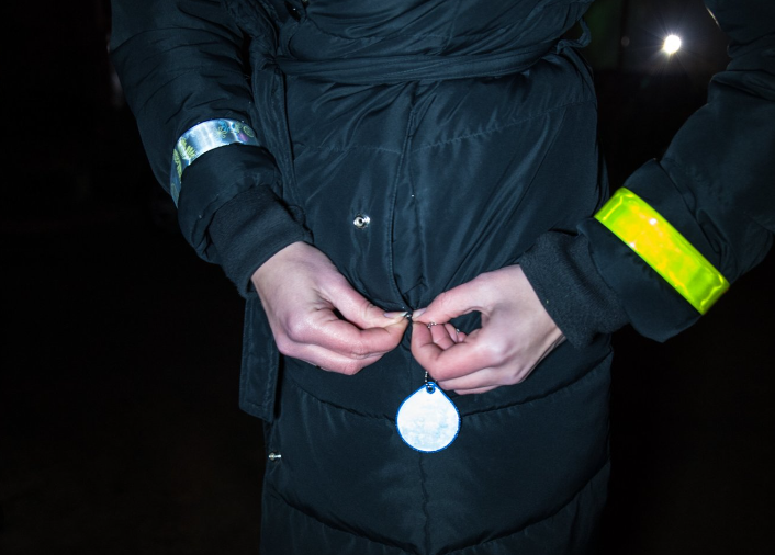 Atšvaitas tamsoje, gali išgelbėti gyvybę