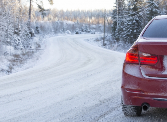 Būkite atsargūs įkalnėse ir nuokalnėse