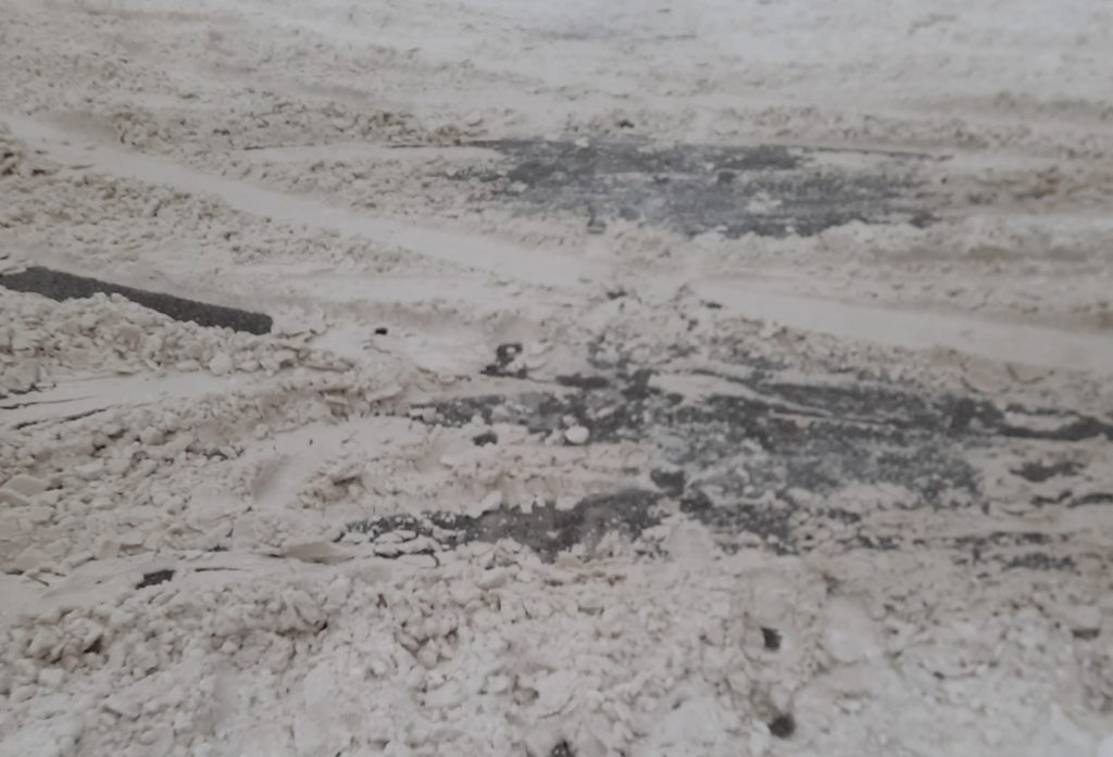 Nedarykite staigių judesių vairu ir akceleratoriaus pamina