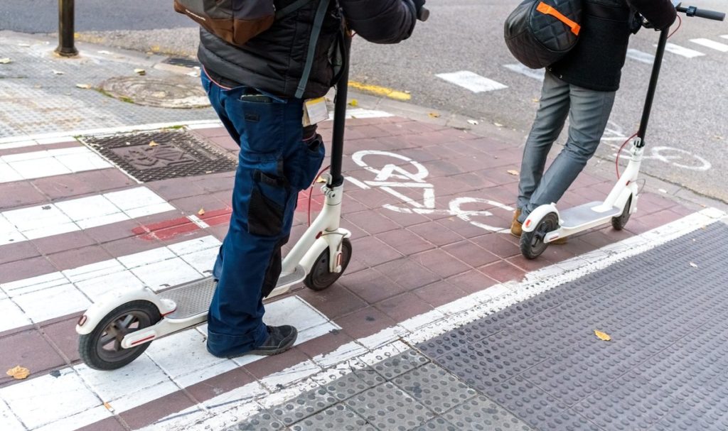 Kelių eismo taisyklių punktai, kurie pritaikyti ir elektrinėms mikrojudumo priemonėms