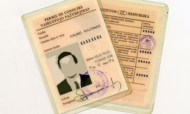 Kaip pasikeisti nebegaliojantį seno tipo (laminuotą) vairuotojo pažymėjimą?