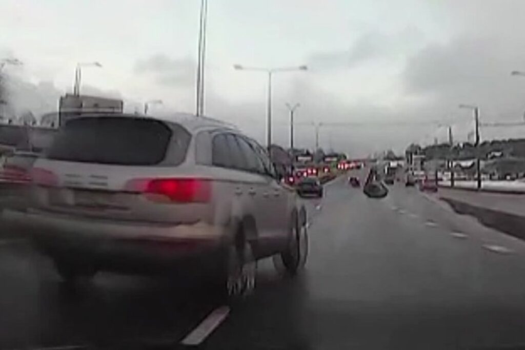 Persirikiavimas eismo juostose