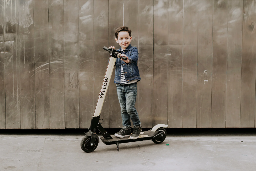 Nuo kokio amžiaus galima važiuoti elektriniu paspirtuku?